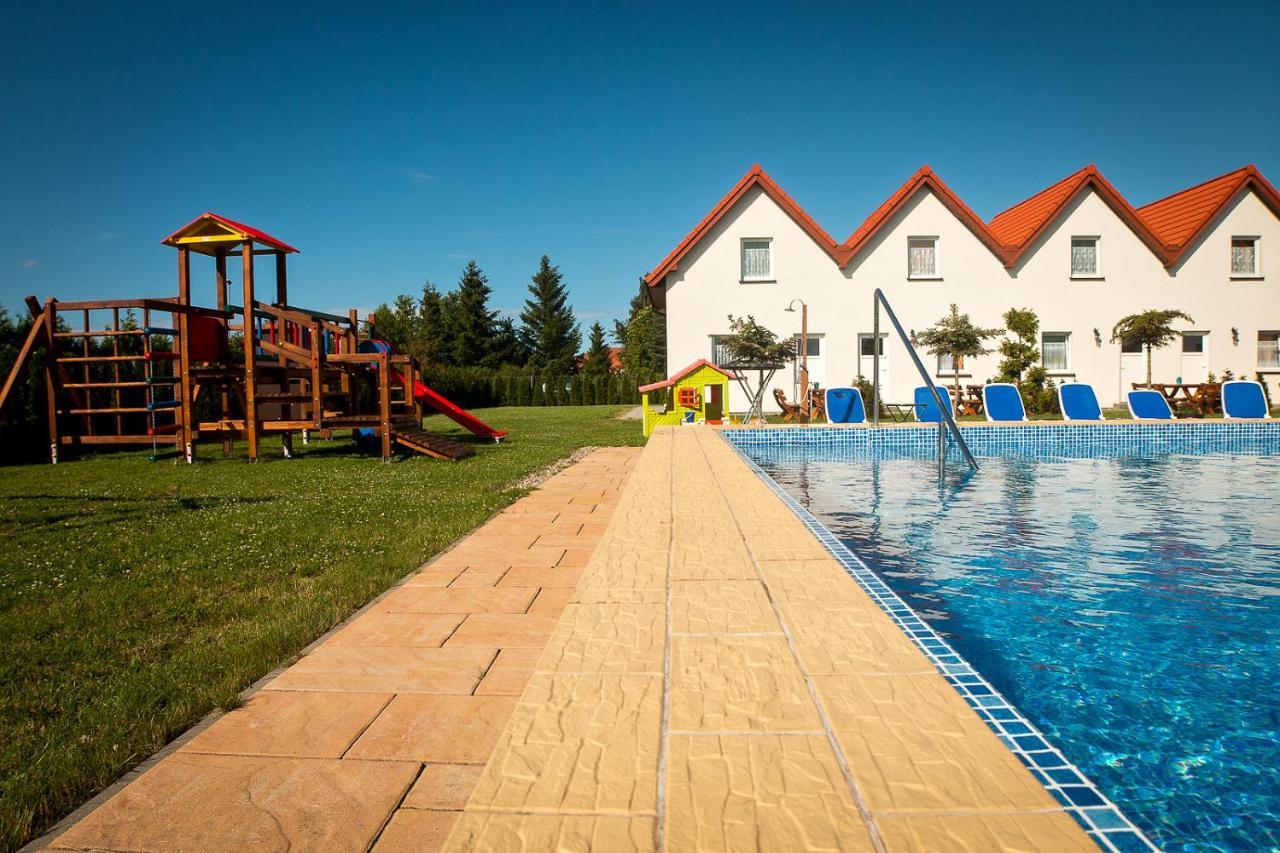 Aqua Fun Domki Z Basenem Ujście-Darłowskie Eksteriør bilde
