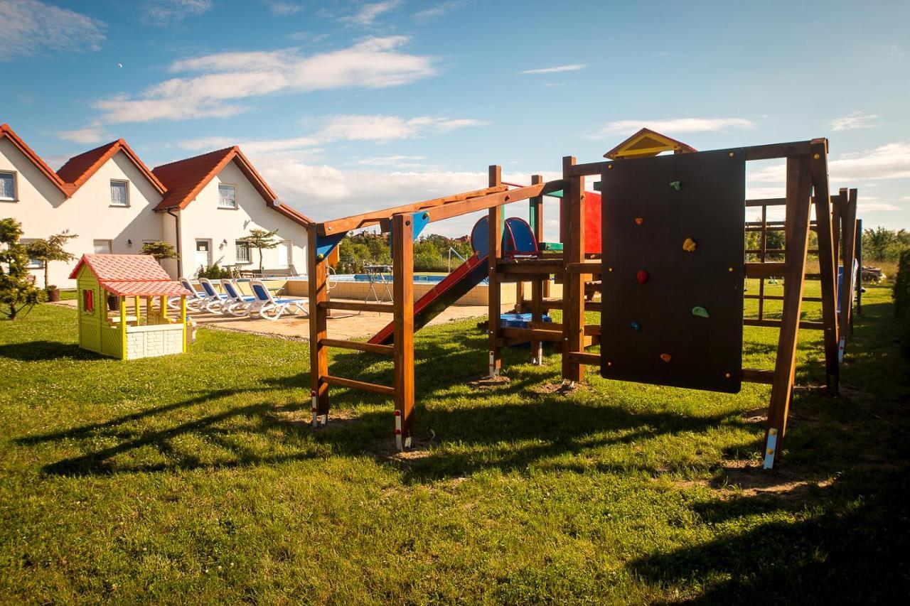 Aqua Fun Domki Z Basenem Ujście-Darłowskie Eksteriør bilde