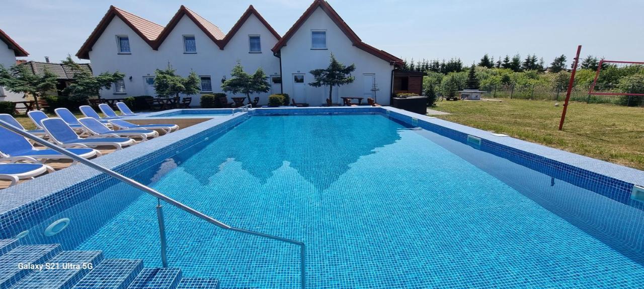 Aqua Fun Domki Z Basenem Ujście-Darłowskie Eksteriør bilde